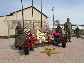 «Поклонимся великим тем годам!»